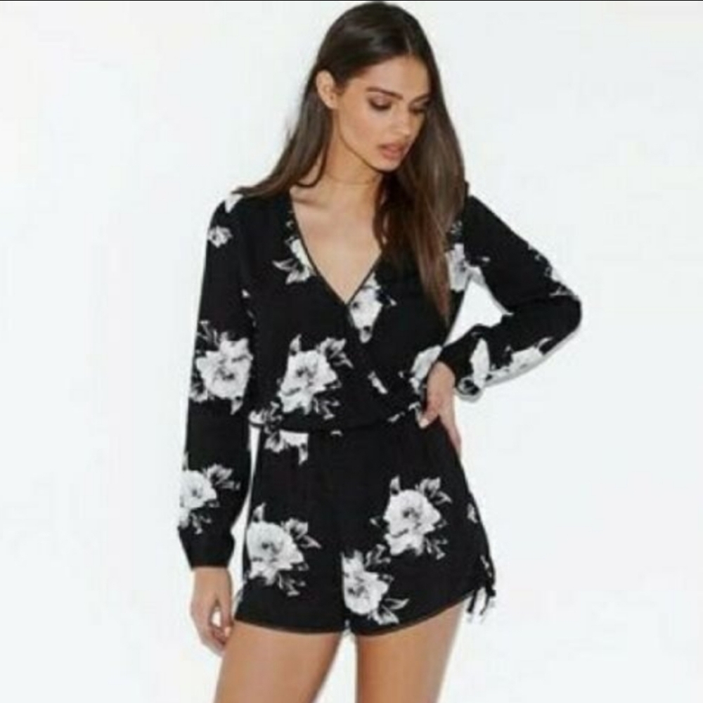 Kendall & Kylie floral romper size M